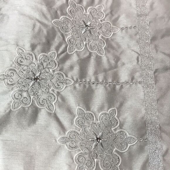 Metallic Gray Table Runner w Snowflake Embellishments - Picture 4 of 7